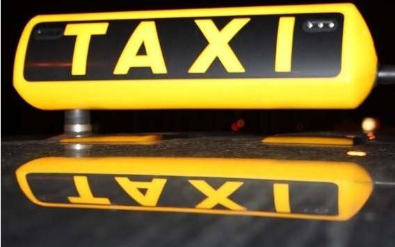 Taxi Marseille avec un grand coffre et 7 places pour les passagers