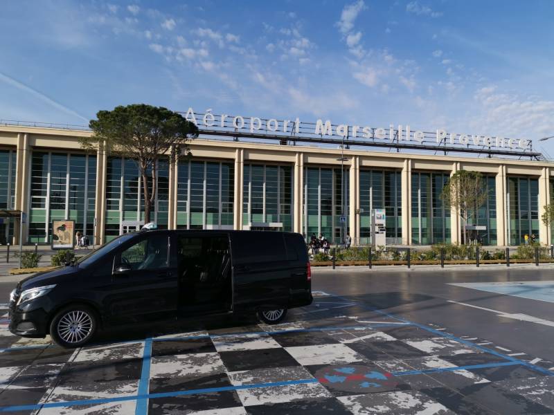 taxi van Marseille aéroport